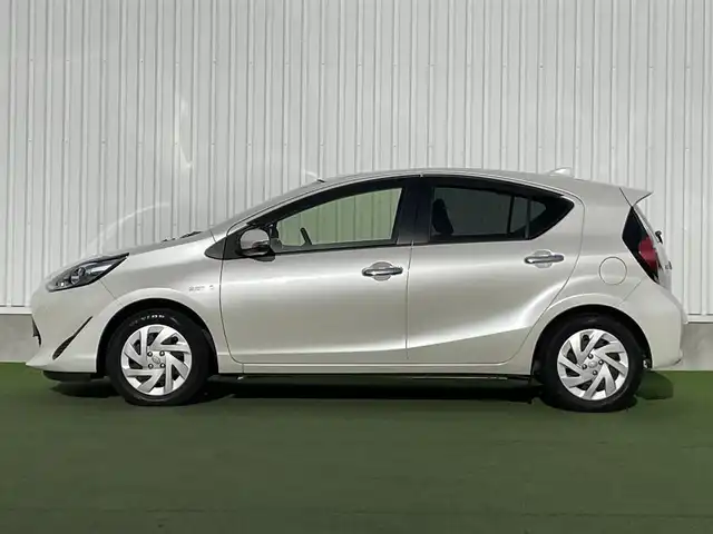 トヨタ アクア S スタイルブラック 香川県 2019(令1)年 4万km ホワイトパールクリスタルシャイン Toyota Safety Sense/〇プリクラシュセーフティ/〇レーンディパーチャーアラート/〇オートマチックハイビーム/〇パーキングサポートブレーキ/〇先行車発進告知/〇クリアランスソナー/社外7インチSDナビ/ワンセグTV/CD/Bluetooth/バックカメラ/ETC/スマートキー×２