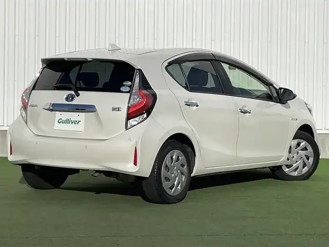 トヨタ アクア S スタイルブラック 香川県 2019(令1)年 4万km ホワイトパールクリスタルシャイン Toyota Safety Sense/〇プリクラシュセーフティ/〇レーンディパーチャーアラート/〇オートマチックハイビーム/〇パーキングサポートブレーキ/〇先行車発進告知/〇クリアランスソナー/社外7インチSDナビ/ワンセグTV/CD/Bluetooth/バックカメラ/ETC/スマートキー×２
