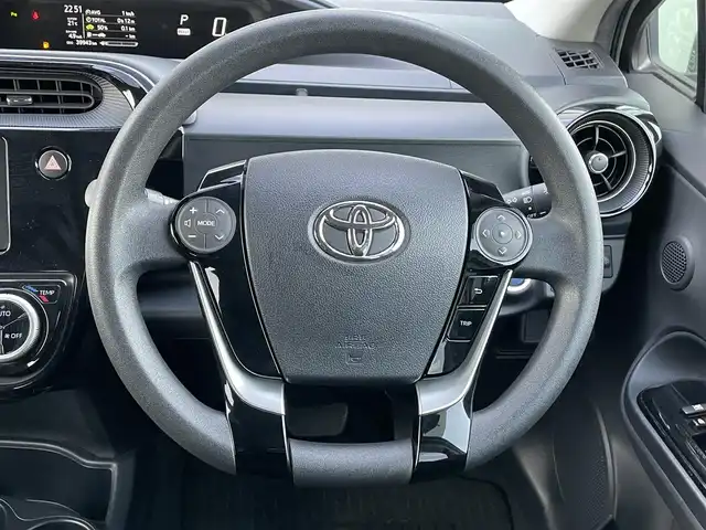 トヨタ アクア S スタイルブラック 香川県 2019(令1)年 4万km ホワイトパールクリスタルシャイン Toyota Safety Sense/〇プリクラシュセーフティ/〇レーンディパーチャーアラート/〇オートマチックハイビーム/〇パーキングサポートブレーキ/〇先行車発進告知/〇クリアランスソナー/社外7インチSDナビ/ワンセグTV/CD/Bluetooth/バックカメラ/ETC/スマートキー×２