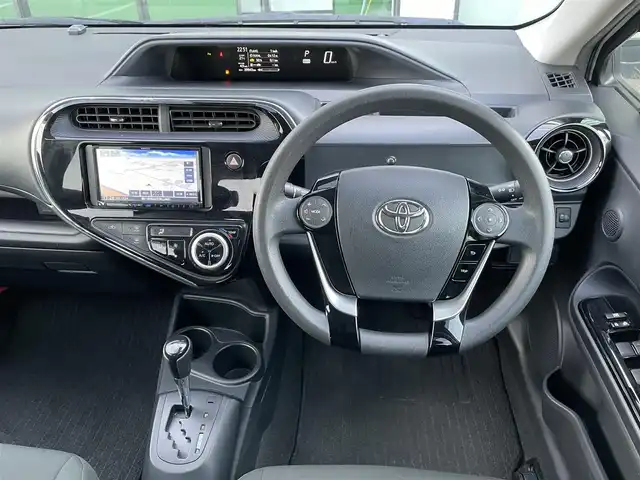 トヨタ アクア S スタイルブラック 香川県 2019(令1)年 4万km ホワイトパールクリスタルシャイン Toyota Safety Sense/〇プリクラシュセーフティ/〇レーンディパーチャーアラート/〇オートマチックハイビーム/〇パーキングサポートブレーキ/〇先行車発進告知/〇クリアランスソナー/社外7インチSDナビ/ワンセグTV/CD/Bluetooth/バックカメラ/ETC/スマートキー×２