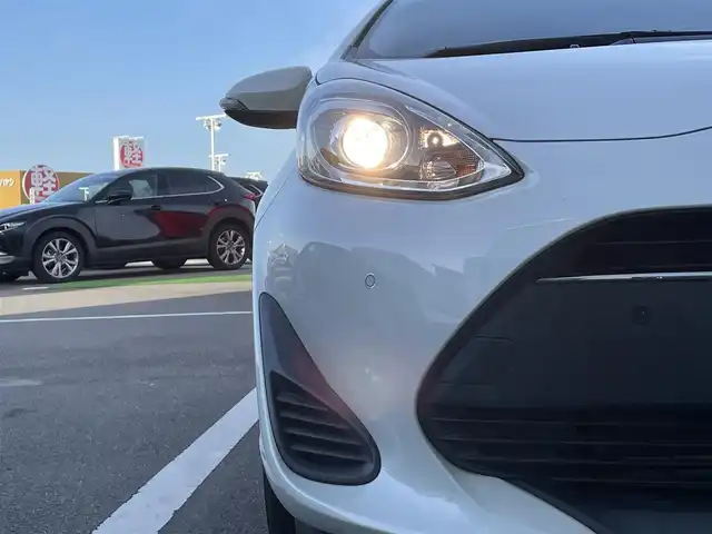 トヨタ アクア S スタイルブラック 香川県 2019(令1)年 4万km ホワイトパールクリスタルシャイン Toyota Safety Sense/〇プリクラシュセーフティ/〇レーンディパーチャーアラート/〇オートマチックハイビーム/〇パーキングサポートブレーキ/〇先行車発進告知/〇クリアランスソナー/社外7インチSDナビ/ワンセグTV/CD/Bluetooth/バックカメラ/ETC/スマートキー×２