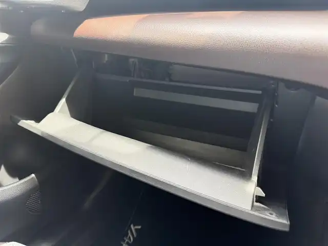 トヨタ ヤリスクロス Z 千葉県 2020(令2)年 3.5万km ホワイトパールクリスタルシャイン 純正メモリナビ(FM/AM/Bluetooth/フルセグTV)/全方位モニター/トヨタセーフティセンス/・プリクラッシュセーフティ/・レーントレーシングアシスト/・アダプティブハービーム/・オートマチックハイビーム/・ロードサインアシスト/・レーダークルーズコントロール/・先行車発進告知機能/前後ドライブレコーダー/前席シートヒーター/パワーシート/ETC2.0/前後コーナーセンサー/スマートキー/スペアキー/保証書/取扱説明書