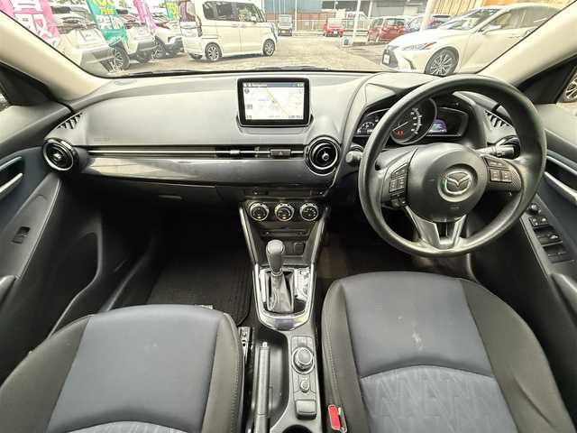 マツダ デミオ XD 兵庫県 2016(平28)年 7万km ジェットブラックマイカ 純正ナビ（AM/FM/CD/DVD/フルセグTV/AUX/Bluetooth）/バックカメラ/ドライブレコーダー/ETC/クルーズコントロール/ブラインド・スポット・モニタリング/車線逸脱警報システム/前席シートヒーター/LEDヘッドランプ/レインセンサーワイパー/純正アルミホイール付きサマータイヤ積み込み