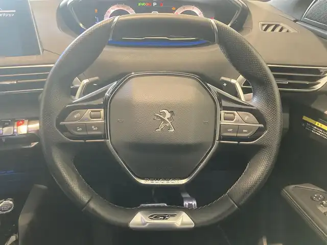 プジョー ５００８ GT ブルーHDi 熊本県 2020(令2)年 1.4万km アマゾナイトグレー ・スマートキー/・プッシュスタート/・アクティブセーフティブレーキ/・疲労検知/・ブラインドスポットモニター/・ディレクショナルヘッドライト/・インテリジェントハイビーム/・レーンキープアシスト/・パーキングセンサー/・クルーズコントロール(追従式)/・ハーフレザーシート/・純正ディスプレイオーディオ/　【Bluetooth・USB・AppleCarPlay・AndroidAuto】/・バックカメラ/・左サイドカメラ/・ドライブレコーダー(前後録画)/・パワーバックドア/・LEDヘッドランプ/・LEDフォグランプ/・純正マット