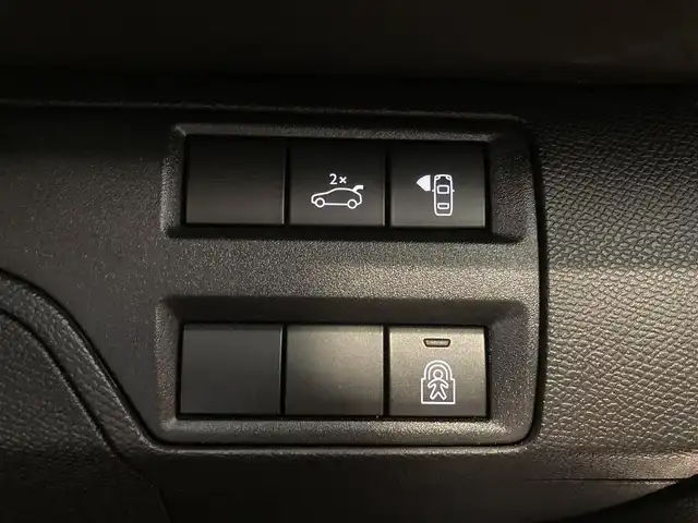 プジョー ５００８ GT ブルーHDi 熊本県 2020(令2)年 1.4万km アマゾナイトグレー ・スマートキー/・プッシュスタート/・アクティブセーフティブレーキ/・疲労検知/・ブラインドスポットモニター/・ディレクショナルヘッドライト/・インテリジェントハイビーム/・レーンキープアシスト/・パーキングセンサー/・クルーズコントロール(追従式)/・ハーフレザーシート/・純正ディスプレイオーディオ/　【Bluetooth・USB・AppleCarPlay・AndroidAuto】/・バックカメラ/・左サイドカメラ/・ドライブレコーダー(前後録画)/・パワーバックドア/・LEDヘッドランプ/・LEDフォグランプ/・純正マット