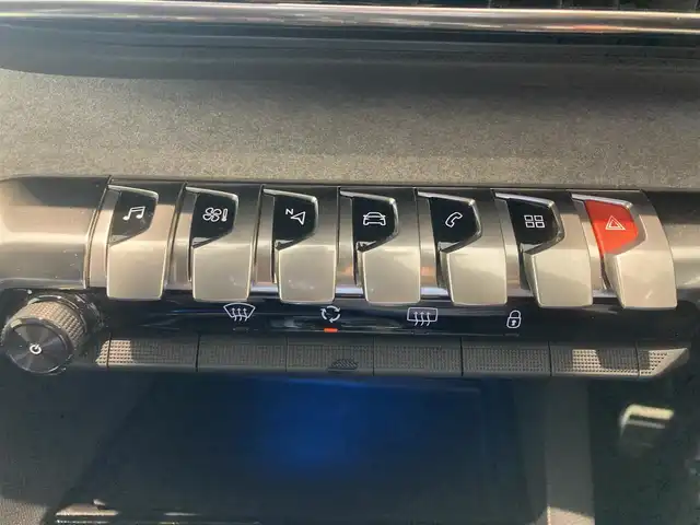 プジョー ５００８ GT ブルーHDi 熊本県 2020(令2)年 1.4万km アマゾナイトグレー ・スマートキー/・プッシュスタート/・アクティブセーフティブレーキ/・疲労検知/・ブラインドスポットモニター/・ディレクショナルヘッドライト/・インテリジェントハイビーム/・レーンキープアシスト/・パーキングセンサー/・クルーズコントロール(追従式)/・ハーフレザーシート/・純正ディスプレイオーディオ/　【Bluetooth・USB・AppleCarPlay・AndroidAuto】/・バックカメラ/・左サイドカメラ/・ドライブレコーダー(前後録画)/・パワーバックドア/・LEDヘッドランプ/・LEDフォグランプ/・純正マット