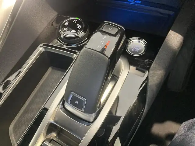プジョー ５００８ GT ブルーHDi 熊本県 2020(令2)年 1.4万km アマゾナイトグレー ・スマートキー/・プッシュスタート/・アクティブセーフティブレーキ/・疲労検知/・ブラインドスポットモニター/・ディレクショナルヘッドライト/・インテリジェントハイビーム/・レーンキープアシスト/・パーキングセンサー/・クルーズコントロール(追従式)/・ハーフレザーシート/・純正ディスプレイオーディオ/　【Bluetooth・USB・AppleCarPlay・AndroidAuto】/・バックカメラ/・左サイドカメラ/・ドライブレコーダー(前後録画)/・パワーバックドア/・LEDヘッドランプ/・LEDフォグランプ/・純正マット