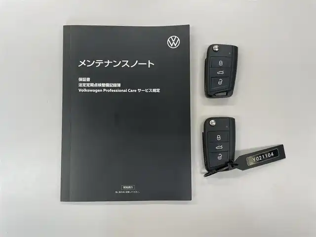 フォルクスワーゲン Ｔ－クロス TSI 1st 愛知県 2021(令3)年 3万km ライトブルーＭ /禁煙車//前方ドライブレコーダー//バックカメラ//純正メーカーオプションナビ//BT/USB//AppleCarPlay/AndroidAuto/MirrorLink//ビルトインETC2.0//ブラインドスポットモニター//アクティブインフォディスプレイ//パークディスタンスコントロール//横滑り防止装置//レーンキープアシスト//プリクラッシュセーフティ//リヤクロストラフィックアラート//フロントアシスト//アクティブクルーズコントロール//MTモード付AT//アイドリングストップ//プッシュスタート//オートリトラクタブルウインカーミラー//純正16インチアルミホイール//純正フロアマット//純正オートLEDヘッドライト//前後フォグランプ//革巻きステアリング//ステアリングスイッチ//ルーフレール//ISOFIX//トノカバー//ドアミラーヒーター//バニティミラー//スマートキー//スペアキー×1//保証書//ディーラー記録簿(R4.5.6)