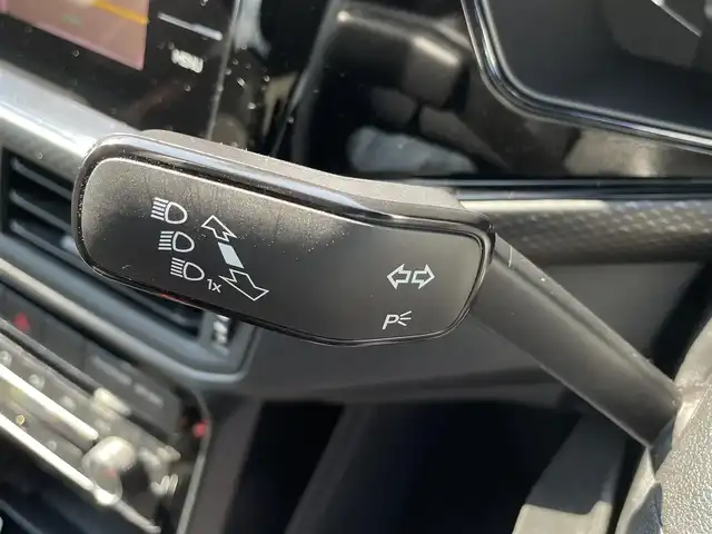 フォルクスワーゲン Ｔ－クロス TSI 1st 愛知県 2021(令3)年 3万km ライトブルーＭ /禁煙車//前方ドライブレコーダー//バックカメラ//純正メーカーオプションナビ//BT/USB//AppleCarPlay/AndroidAuto/MirrorLink//ビルトインETC2.0//ブラインドスポットモニター//アクティブインフォディスプレイ//パークディスタンスコントロール//横滑り防止装置//レーンキープアシスト//プリクラッシュセーフティ//リヤクロストラフィックアラート//フロントアシスト//アクティブクルーズコントロール//MTモード付AT//アイドリングストップ//プッシュスタート//オートリトラクタブルウインカーミラー//純正16インチアルミホイール//純正フロアマット//純正オートLEDヘッドライト//前後フォグランプ//革巻きステアリング//ステアリングスイッチ//ルーフレール//ISOFIX//トノカバー//ドアミラーヒーター//バニティミラー//スマートキー//スペアキー×1//保証書//ディーラー記録簿(R4.5.6)