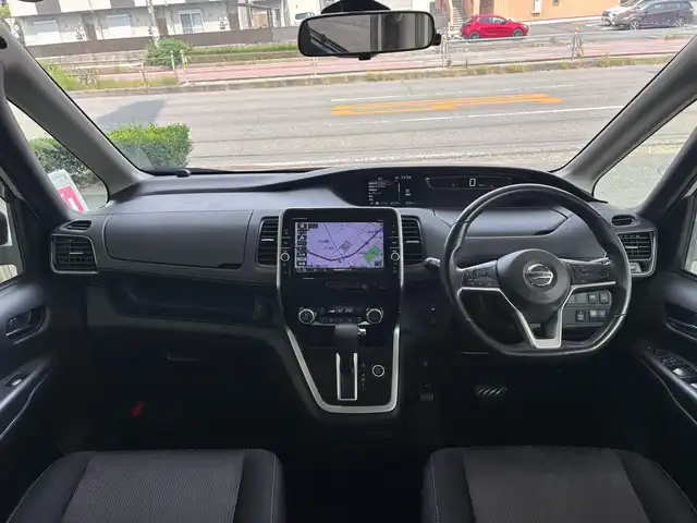 日産 セレナ ハイウェイスター Vセレクション 千葉県 2017(平29)年 6.5万km ブリリアントシルバー エマージェンシーブレーキ/ハンズフリー両側パワースライドドア/純正SDナビ/地デジTV/【BD/DVD/CD再生機能　Bluetooth接続】/アラウンドビューモニター/フリップダウンモニター/ドライブレコーダー/革巻きステアリング/ステアリングスイッチ/ETC/LEDヘッドライト/フォグライト/ウインカーミラー/純正16インチアルミホイル/サイド/カーテンエアバッグ/インテリジェントキー