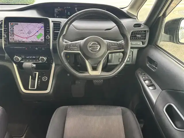 日産 セレナ ハイウェイスター Vセレクション 千葉県 2017(平29)年 6.5万km ブリリアントシルバー エマージェンシーブレーキ/ハンズフリー両側パワースライドドア/純正SDナビ/地デジTV/【BD/DVD/CD再生機能　Bluetooth接続】/アラウンドビューモニター/フリップダウンモニター/ドライブレコーダー/革巻きステアリング/ステアリングスイッチ/ETC/LEDヘッドライト/フォグライト/ウインカーミラー/純正16インチアルミホイル/サイド/カーテンエアバッグ/インテリジェントキー