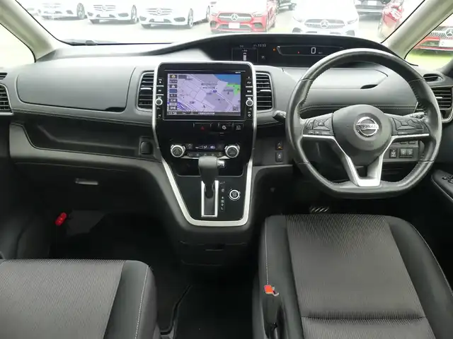 日産 セレナ ハイウェイスター Vセレクション 千葉県 2017(平29)年 6.5万km ブリリアントシルバー エマージェンシーブレーキ/ハンズフリー両側パワースライドドア/9インチ純正SDナビ/地デジTV/【BD/DVD/CD再生機能　Bluetooth接続】/アラウンドビューモニター/フリップダウンモニター/ドライブレコーダー/革巻きステアリング/ステアリングスイッチ/ETC/LEDヘッドライト/フォグライト/ウインカーミラー/純正16インチアルミホイル/サイド/カーテンエアバッグ/インテリジェントキー