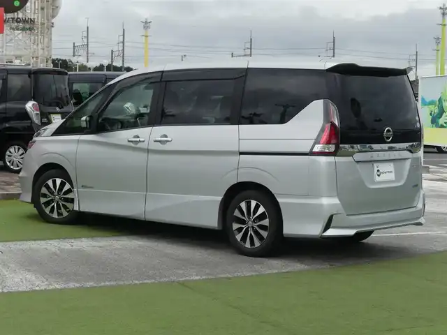日産 セレナ ハイウェイスター Vセレクション 千葉県 2017(平29)年 6.5万km ブリリアントシルバー エマージェンシーブレーキ/ハンズフリー両側パワースライドドア/9インチ純正SDナビ/地デジTV/【BD/DVD/CD再生機能　Bluetooth接続】/アラウンドビューモニター/フリップダウンモニター/ドライブレコーダー/革巻きステアリング/ステアリングスイッチ/ETC/LEDヘッドライト/フォグライト/ウインカーミラー/純正16インチアルミホイル/サイド/カーテンエアバッグ/インテリジェントキー