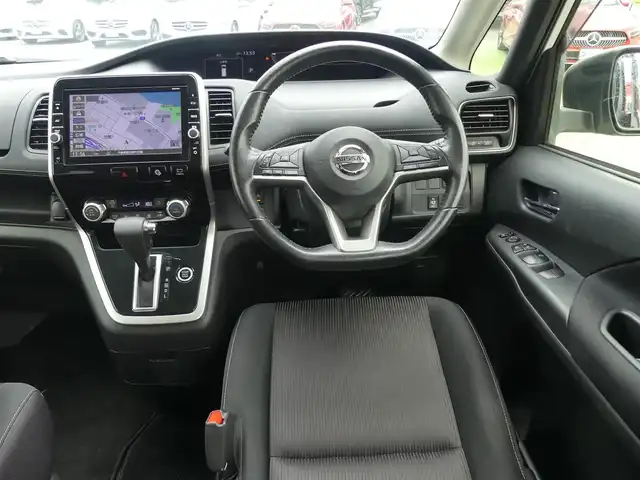 日産 セレナ ハイウェイスター Vセレクション 千葉県 2017(平29)年 6.5万km ブリリアントシルバー エマージェンシーブレーキ/ハンズフリー両側パワースライドドア/9インチ純正SDナビ/地デジTV/【BD/DVD/CD再生機能　Bluetooth接続】/アラウンドビューモニター/フリップダウンモニター/ドライブレコーダー/革巻きステアリング/ステアリングスイッチ/ETC/LEDヘッドライト/フォグライト/ウインカーミラー/純正16インチアルミホイル/サイド/カーテンエアバッグ/インテリジェントキー