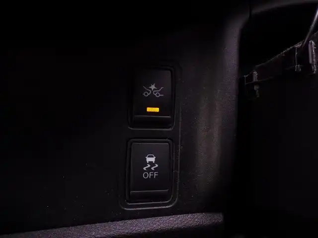 日産 セレナ ハイウェイスター Vセレクション 千葉県 2017(平29)年 6.5万km ブリリアントシルバー エマージェンシーブレーキ/ハンズフリー両側パワースライドドア/9インチ純正SDナビ/地デジTV/【BD/DVD/CD再生機能　Bluetooth接続】/アラウンドビューモニター/フリップダウンモニター/ドライブレコーダー/革巻きステアリング/ステアリングスイッチ/ETC/LEDヘッドライト/フォグライト/ウインカーミラー/純正16インチアルミホイル/サイド/カーテンエアバッグ/インテリジェントキー