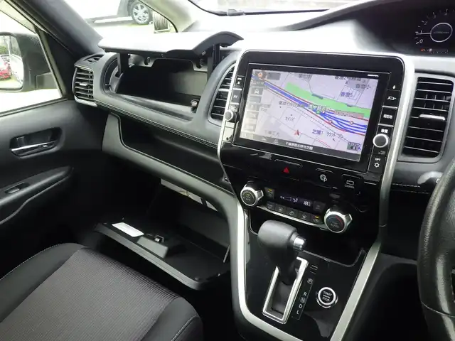 日産 セレナ ハイウェイスター Vセレクション 千葉県 2017(平29)年 6.5万km ブリリアントシルバー エマージェンシーブレーキ/ハンズフリー両側パワースライドドア/9インチ純正SDナビ/地デジTV/【BD/DVD/CD再生機能　Bluetooth接続】/アラウンドビューモニター/フリップダウンモニター/ドライブレコーダー/革巻きステアリング/ステアリングスイッチ/ETC/LEDヘッドライト/フォグライト/ウインカーミラー/純正16インチアルミホイル/サイド/カーテンエアバッグ/インテリジェントキー