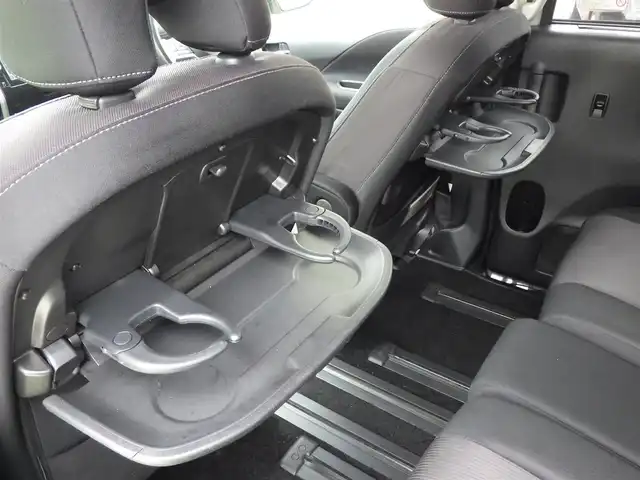 日産 セレナ ハイウェイスター Vセレクション 千葉県 2017(平29)年 6.5万km ブリリアントシルバー エマージェンシーブレーキ/ハンズフリー両側パワースライドドア/9インチ純正SDナビ/地デジTV/【BD/DVD/CD再生機能　Bluetooth接続】/アラウンドビューモニター/フリップダウンモニター/ドライブレコーダー/革巻きステアリング/ステアリングスイッチ/ETC/LEDヘッドライト/フォグライト/ウインカーミラー/純正16インチアルミホイル/サイド/カーテンエアバッグ/インテリジェントキー
