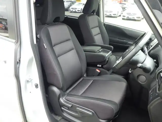 日産 セレナ ハイウェイスター Vセレクション 千葉県 2017(平29)年 6.5万km ブリリアントシルバー エマージェンシーブレーキ/ハンズフリー両側パワースライドドア/9インチ純正SDナビ/地デジTV/【BD/DVD/CD再生機能　Bluetooth接続】/アラウンドビューモニター/フリップダウンモニター/ドライブレコーダー/革巻きステアリング/ステアリングスイッチ/ETC/LEDヘッドライト/フォグライト/ウインカーミラー/純正16インチアルミホイル/サイド/カーテンエアバッグ/インテリジェントキー