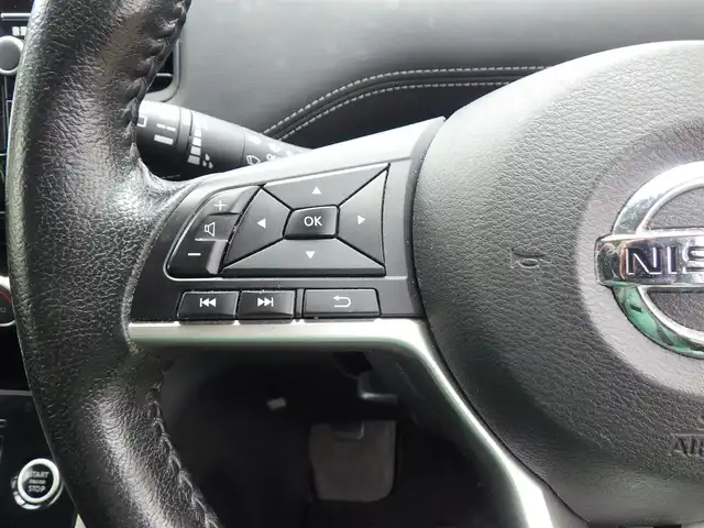 日産 セレナ ハイウェイスター Vセレクション 千葉県 2017(平29)年 6.5万km ブリリアントシルバー エマージェンシーブレーキ/ハンズフリー両側パワースライドドア/9インチ純正SDナビ/地デジTV/【BD/DVD/CD再生機能　Bluetooth接続】/アラウンドビューモニター/フリップダウンモニター/ドライブレコーダー/革巻きステアリング/ステアリングスイッチ/ETC/LEDヘッドライト/フォグライト/ウインカーミラー/純正16インチアルミホイル/サイド/カーテンエアバッグ/インテリジェントキー