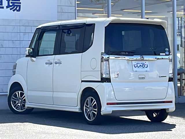 ホンダ Ｎ ＢＯＸ カスタム G Lパッケージ 山口県 2013(平25)年 4.9万km プレミアムホワイトパール (株)IDOMが運営する【じしゃロン宇部店】の自社ローン専用車両になります。ちらは現金またはオートローンご利用時の価格です。自社ローンご希望の方は別途その旨お申付け下さい。社外ナビ《VXM-128VS》　　/ワンセグＴＶ　/チップアップシート　/純正フロアマット　/片側パワースライドドア　/純正アルミホイール　/横滑り防止装置　/キセノンヘッドライト