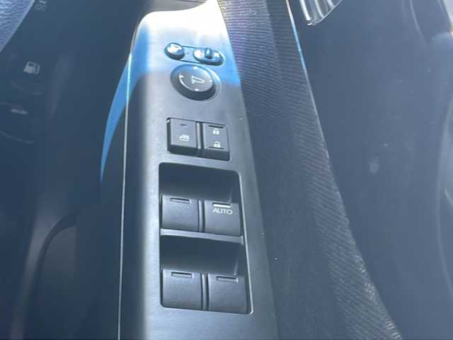 ホンダ Ｎ ＢＯＸ カスタム G Lパッケージ 山口県 2013(平25)年 4.9万km プレミアムホワイトパール (株)IDOMが運営する【じしゃロン宇部店】の自社ローン専用車両になります。ちらは現金またはオートローンご利用時の価格です。自社ローンご希望の方は別途その旨お申付け下さい。社外ナビ《VXM-128VS》　　/ワンセグＴＶ　/チップアップシート　/純正フロアマット　/片側パワースライドドア　/純正アルミホイール　/横滑り防止装置　/キセノンヘッドライト