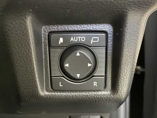 トヨタ クラウン ハイブリッド S Cパッケージ Four 長野県 2018(平30)年 3.8万km プレシャスブラックパール 純正ナビ（フルセグ/DVD/CD/BT/Miracast）/パノラミックビューモニター/ビルトインETC/トヨタセーフティーセンス/プリクラッシュセーフティー/BSM/クリアランスソナー/レーダークルーズコントロール/RCTA/RCD/パーキングサポート/HUD/RSA/AC100Vコンセント/前席シートヒーター＆クーラー/ステリングヒーター/社外17インチAW/スペアーキー/取扱説明書