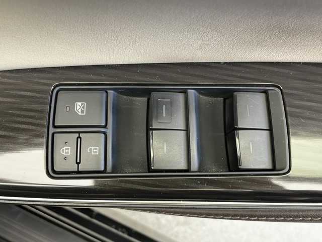 トヨタ クラウン ハイブリッド S Cパッケージ Four 長野県 2018(平30)年 3.8万km プレシャスブラックパール 純正ナビ（フルセグ/DVD/CD/BT/Miracast）/パノラミックビューモニター/ビルトインETC/トヨタセーフティーセンス/プリクラッシュセーフティー/BSM/クリアランスソナー/レーダークルーズコントロール/RCTA/RCD/パーキングサポート/HUD/RSA/AC100Vコンセント/前席シートヒーター＆クーラー/ステリングヒーター/社外17インチAW/スペアーキー/取扱説明書