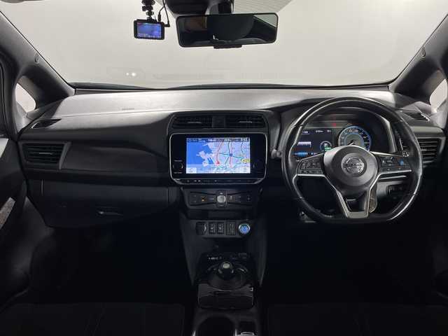 日産 リーフ X Vセレクション 沖縄県 2020(令2)年 5万km ダークメタルグレー 県外仕入れ/禁煙車/純正ナビ/(フルセグTV/Bluetooth/FM/AM/HDMI/USB)/ステアリングリモコン/アラウンドビューモニター/プロパイロット/ブラインドスポットモニター/デジタルインナーミラー/前後ドライブレコーダー/ビルドインETC/シートヒーター/ステアリングヒーター/純正アルミホイール/純正フロアマット