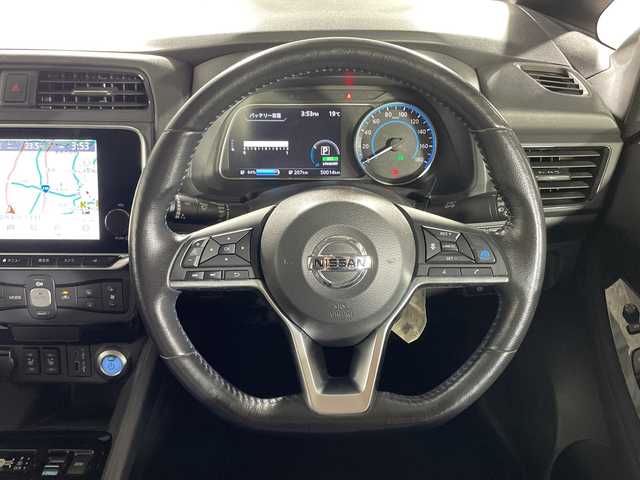 日産 リーフ X Vセレクション 沖縄県 2020(令2)年 5万km ダークメタルグレー 県外仕入れ/禁煙車/純正ナビ/(フルセグTV/Bluetooth/FM/AM/HDMI/USB)/ステアリングリモコン/アラウンドビューモニター/プロパイロット/ブラインドスポットモニター/デジタルインナーミラー/前後ドライブレコーダー/ビルドインETC/シートヒーター/ステアリングヒーター/純正アルミホイール/純正フロアマット