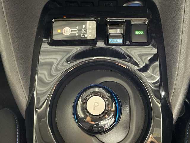 日産 リーフ X Vセレクション 沖縄県 2020(令2)年 5万km ダークメタルグレー 県外仕入れ/禁煙車/純正ナビ/(フルセグTV/Bluetooth/FM/AM/HDMI/USB)/ステアリングリモコン/アラウンドビューモニター/プロパイロット/ブラインドスポットモニター/デジタルインナーミラー/前後ドライブレコーダー/ビルドインETC/シートヒーター/ステアリングヒーター/純正アルミホイール/純正フロアマット