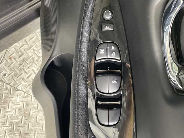 日産 リーフ X Vセレクション 沖縄県 2020(令2)年 5万km ダークメタルグレー 県外仕入れ/禁煙車/純正ナビ/(フルセグTV/Bluetooth/FM/AM/HDMI/USB)/ステアリングリモコン/アラウンドビューモニター/プロパイロット/ブラインドスポットモニター/デジタルインナーミラー/前後ドライブレコーダー/ビルドインETC/シートヒーター/ステアリングヒーター/純正アルミホイール/純正フロアマット