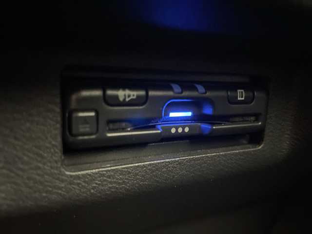 日産 キックス X FOUR ツートーンインテリアED 道央・札幌 2022(令4)年 3.8万km ブリリアントホワイトパール/ピュアブラック 2トーン ・4WD/e-POWER /・エマージェンシーブレーキ/・プロパイロット/寒冷地仕様/・社外ナビ  /・フルセグ.BT.DVD.CD.USB/・アラウンドビューモニター/・シートヒーター/ハンドルヒーター/・前後ドライブレコーダー/・合皮ツートンシート/・横滑り防止装置/・ステアリングヒーター/・オートブレーキホールド/・LEDオートライト/オートハイビーム/・プッシュスタート/・ETC/・スマートキー×2