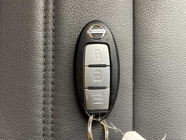 日産 キックス X FOUR ツートーンインテリアED 道央・札幌 2022(令4)年 3.8万km ブリリアントホワイトパール/ピュアブラック 2トーン ・4WD/e-POWER /・エマージェンシーブレーキ/・プロパイロット/寒冷地仕様/・社外ナビ  /・フルセグ.BT.DVD.CD.USB/・アラウンドビューモニター/・シートヒーター/ハンドルヒーター/・前後ドライブレコーダー/・合皮ツートンシート/・横滑り防止装置/・ステアリングヒーター/・オートブレーキホールド/・LEDオートライト/オートハイビーム/・プッシュスタート/・ETC/・スマートキー×2