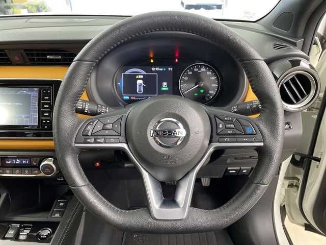 日産 キックス X FOUR ツートーンインテリアED 道央・札幌 2022(令4)年 3.8万km ブリリアントホワイトパール/ピュアブラック 2トーン ・4WD/e-POWER /・エマージェンシーブレーキ/・プロパイロット/寒冷地仕様/・社外ナビ  /・フルセグ.BT.DVD.CD.USB/・アラウンドビューモニター/・シートヒーター/ハンドルヒーター/・前後ドライブレコーダー/・合皮ツートンシート/・横滑り防止装置/・ステアリングヒーター/・オートブレーキホールド/・LEDオートライト/オートハイビーム/・プッシュスタート/・ETC/・スマートキー×2