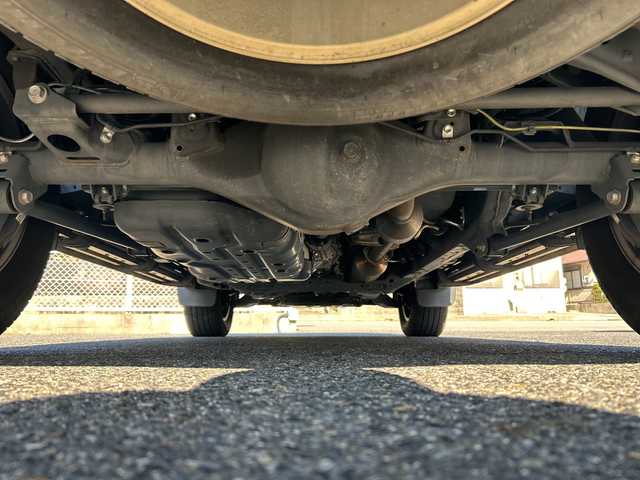 トヨタ ランドクルーザー プラド TX Lパッケージ 愛知県 2019(令1)年 9万km アティチュードブラックマイカ ・禁煙車/ワンオーナー/・メーカーオプション9インチナビ/・フルセグTV/Bluetooth/・AUX/USB/CD/DVD/・パノラミックビューモニター/・ビルトインETC2.0/・前方ドライブレコーダー（ZDR-015）/・トヨタセーフティセンス/・プリクラッシュセーフティ/・レーンディパーチャーアラート/・レーダークルーズコントロール/・クリアランスソナー/・オートマチックハイビーム/・ダウンヒルアシストコントロール/・センターデフロック/・ベージュ本革シート/・前席パワーシート/・前席シートヒーター/シートベンチレーション/・マットブラックED用18インチアルミホイール/・LEDオートライト/・電動格納ミラーウィンカー/・純正フロアマット/・純正ドアバイザー/・プッシュスタート/・ステアリングスイッチ/・スペアキー/・取扱説明書/新車保証書