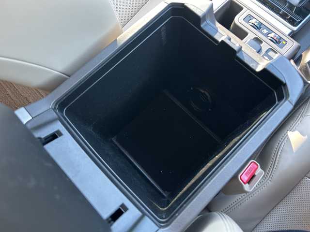 トヨタ ランドクルーザー プラド TX Lパッケージ 愛知県 2019(令1)年 9万km アティチュードブラックマイカ ・禁煙車/ワンオーナー/・メーカーオプション9インチナビ/・フルセグTV/Bluetooth/・AUX/USB/CD/DVD/・パノラミックビューモニター/・ビルトインETC2.0/・前方ドライブレコーダー（ZDR-015）/・トヨタセーフティセンス/・プリクラッシュセーフティ/・レーンディパーチャーアラート/・レーダークルーズコントロール/・クリアランスソナー/・オートマチックハイビーム/・ダウンヒルアシストコントロール/・センターデフロック/・ベージュ本革シート/・前席パワーシート/・前席シートヒーター/シートベンチレーション/・マットブラックED用18インチアルミホイール/・LEDオートライト/・電動格納ミラーウィンカー/・純正フロアマット/・純正ドアバイザー/・プッシュスタート/・ステアリングスイッチ/・スペアキー/・取扱説明書/新車保証書