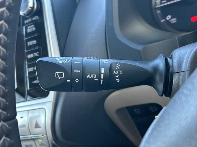 トヨタ ランドクルーザー プラド TX Lパッケージ 愛知県 2019(令1)年 9万km アティチュードブラックマイカ ・禁煙車/ワンオーナー/・メーカーオプション9インチナビ/・フルセグTV/Bluetooth/・AUX/USB/CD/DVD/・パノラミックビューモニター/・ビルトインETC2.0/・前方ドライブレコーダー（ZDR-015）/・トヨタセーフティセンス/・プリクラッシュセーフティ/・レーンディパーチャーアラート/・レーダークルーズコントロール/・クリアランスソナー/・オートマチックハイビーム/・ダウンヒルアシストコントロール/・センターデフロック/・ベージュ本革シート/・前席パワーシート/・前席シートヒーター/シートベンチレーション/・マットブラックED用18インチアルミホイール/・LEDオートライト/・電動格納ミラーウィンカー/・純正フロアマット/・純正ドアバイザー/・プッシュスタート/・ステアリングスイッチ/・スペアキー/・取扱説明書/新車保証書