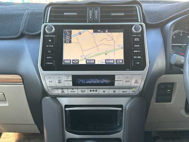 トヨタ ランドクルーザー プラド TX Lパッケージ 愛知県 2019(令1)年 9万km アティチュードブラックマイカ ・禁煙車/ワンオーナー/・メーカーオプション9インチナビ/・フルセグTV/Bluetooth/・AUX/USB/CD/DVD/・パノラミックビューモニター/・ビルトインETC2.0/・前方ドライブレコーダー（ZDR-015）/・トヨタセーフティセンス/・プリクラッシュセーフティ/・レーンディパーチャーアラート/・レーダークルーズコントロール/・クリアランスソナー/・オートマチックハイビーム/・ダウンヒルアシストコントロール/・センターデフロック/・ベージュ本革シート/・前席パワーシート/・前席シートヒーター/シートベンチレーション/・マットブラックED用18インチアルミホイール/・LEDオートライト/・電動格納ミラーウィンカー/・純正フロアマット/・純正ドアバイザー/・プッシュスタート/・ステアリングスイッチ/・スペアキー/・取扱説明書/新車保証書