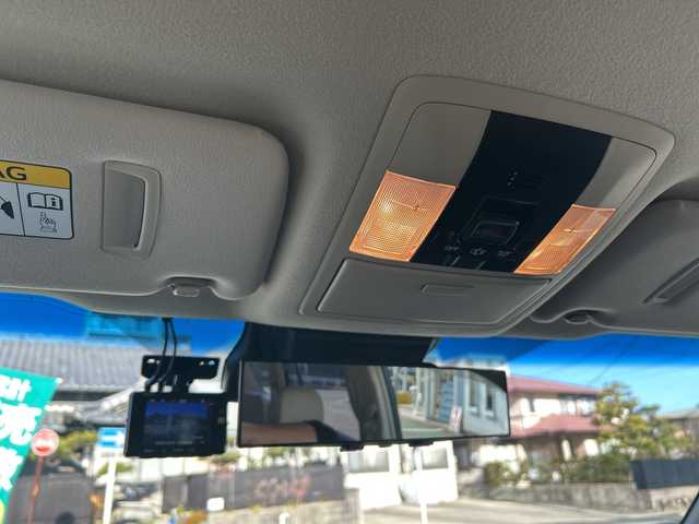 トヨタ ランドクルーザー プラド TX Lパッケージ 愛知県 2019(令1)年 9万km アティチュードブラックマイカ ・禁煙車/ワンオーナー/・メーカーオプション9インチナビ/・フルセグTV/Bluetooth/・AUX/USB/CD/DVD/・パノラミックビューモニター/・ビルトインETC2.0/・前方ドライブレコーダー（ZDR-015）/・トヨタセーフティセンス/・プリクラッシュセーフティ/・レーンディパーチャーアラート/・レーダークルーズコントロール/・クリアランスソナー/・オートマチックハイビーム/・ダウンヒルアシストコントロール/・センターデフロック/・ベージュ本革シート/・前席パワーシート/・前席シートヒーター/シートベンチレーション/・マットブラックED用18インチアルミホイール/・LEDオートライト/・電動格納ミラーウィンカー/・純正フロアマット/・純正ドアバイザー/・プッシュスタート/・ステアリングスイッチ/・スペアキー/・取扱説明書/新車保証書