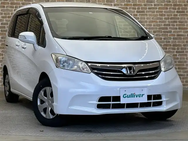 ホンダ フリード G ジャストセレクション+ 岩手県 2014(平26)年 9.7万km ホワイトオーキッドパール 純正フロアマット/純正エンジンスターター/ダウンヒルアシスト/オートライト/バックカメラ/ウォークスルー/2列目外側アームレスト/フルオートエアコン/Ｗエアバック/左側パワースライドドア/セキュリティーアラーム/サマータイヤ積み込み