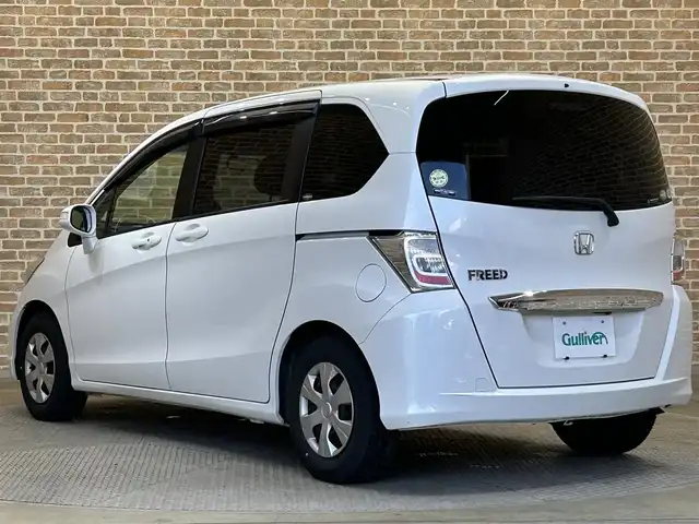 ホンダ フリード G ジャストセレクション+ 岩手県 2014(平26)年 9.7万km ホワイトオーキッドパール 純正フロアマット/純正エンジンスターター/ダウンヒルアシスト/オートライト/バックカメラ/ウォークスルー/2列目外側アームレスト/フルオートエアコン/Ｗエアバック/左側パワースライドドア/セキュリティーアラーム/サマータイヤ積み込み