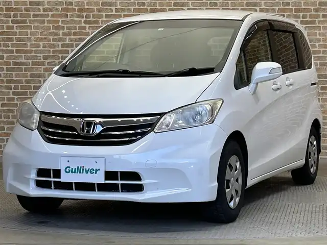 ホンダ フリード G ジャストセレクション+ 岩手県 2014(平26)年 9.7万km ホワイトオーキッドパール 純正フロアマット/純正エンジンスターター/ダウンヒルアシスト/オートライト/バックカメラ/ウォークスルー/2列目外側アームレスト/フルオートエアコン/Ｗエアバック/左側パワースライドドア/セキュリティーアラーム/サマータイヤ積み込み