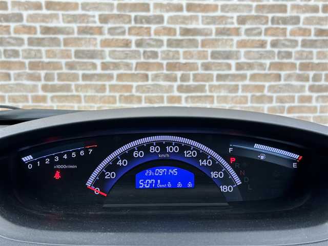 ホンダ フリード G ジャストセレクション+ 岩手県 2014(平26)年 9.7万km ホワイトオーキッドパール 純正フロアマット/純正エンジンスターター/ダウンヒルアシスト/オートライト/バックカメラ/ウォークスルー/2列目外側アームレスト/フルオートエアコン/Ｗエアバック/左側パワースライドドア/セキュリティーアラーム/サマータイヤ積み込み
