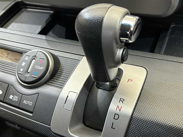ホンダ フリード G ジャストセレクション+ 岩手県 2014(平26)年 9.7万km ホワイトオーキッドパール 純正フロアマット/純正エンジンスターター/ダウンヒルアシスト/オートライト/バックカメラ/ウォークスルー/2列目外側アームレスト/フルオートエアコン/Ｗエアバック/左側パワースライドドア/セキュリティーアラーム/サマータイヤ積み込み