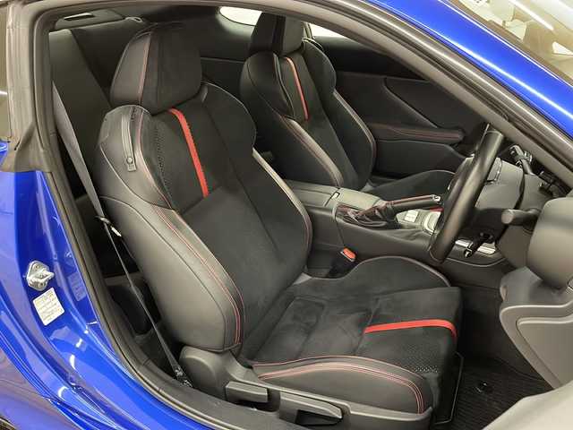 スバル ＢＲＺ S 道央・札幌 2021(令3)年 2.4万km WRブルーパール /6MT//STiフルエアロ//STi パフォーマンスマフラー//純正18インチアルミホイール//寒冷地仕様//ミラーヒーター//社外ナビ（フルセグ/CD/DVD/BT）//バックカメラ//社外17インチAW付冬タイヤ//前ドラレコ//クルーズコントロール//スマートキー//スペアキーｘ１//オートライト//電動格納ミラー//ステアリングスイッチ//横滑り防止//シートヒーター（ＤＮ席）//純正フロアマット