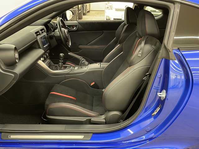 スバル ＢＲＺ S 道央・札幌 2021(令3)年 2.4万km WRブルーパール /6MT//STiフルエアロ//STi パフォーマンスマフラー//純正18インチアルミホイール//寒冷地仕様//ミラーヒーター//社外ナビ（フルセグ/CD/DVD/BT）//バックカメラ//社外17インチAW付冬タイヤ//前ドラレコ//クルーズコントロール//スマートキー//スペアキーｘ１//オートライト//電動格納ミラー//ステアリングスイッチ//横滑り防止//シートヒーター（ＤＮ席）//純正フロアマット