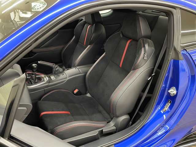 スバル ＢＲＺ S 道央・札幌 2021(令3)年 2.4万km WRブルーパール /6MT//STiフルエアロ//STi パフォーマンスマフラー//純正18インチアルミホイール//寒冷地仕様//ミラーヒーター//社外ナビ（フルセグ/CD/DVD/BT）//バックカメラ//社外17インチAW付冬タイヤ//前ドラレコ//クルーズコントロール//スマートキー//スペアキーｘ１//オートライト//電動格納ミラー//ステアリングスイッチ//横滑り防止//シートヒーター（ＤＮ席）//純正フロアマット