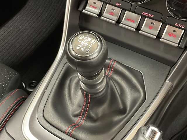 スバル ＢＲＺ S 道央・札幌 2021(令3)年 2.4万km WRブルーパール /6MT//STiフルエアロ//STi パフォーマンスマフラー//純正18インチアルミホイール//寒冷地仕様//ミラーヒーター//社外ナビ（フルセグ/CD/DVD/BT）//バックカメラ//社外17インチAW付冬タイヤ//前ドラレコ//クルーズコントロール//スマートキー//スペアキーｘ１//オートライト//電動格納ミラー//ステアリングスイッチ//横滑り防止//シートヒーター（ＤＮ席）//純正フロアマット