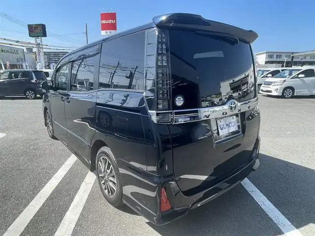 トヨタ ヴォクシー ZS 熊本県 2014(平26)年 10.5万km ブラッキッシュアゲハガラスフレーク (株)IDOMが運営する【じしゃロン熊本店】の自社ローン専用車両になります。こちらは現金またはオートローンご利用時の価格です。自社ローンご希望の方は別途その旨お申付け下さい/純正ナビ　/フリップダウンモニター　/両側パワースライドドア　/アイドリングストップ　/ビルトインＥＴＣ　/ワイパーデアイサー　/ステアリングリモコン　/Ｗ＋サイドエアバッグ　/カーテンエアバッグ　/プッシュスタート