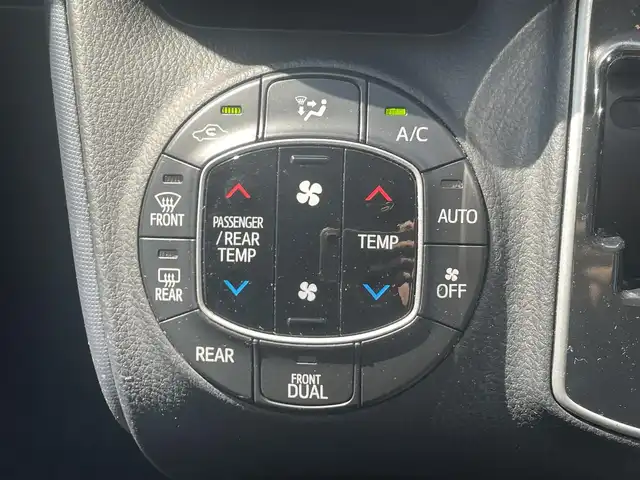 トヨタ ヴォクシー ZS 熊本県 2014(平26)年 10.5万km ブラッキッシュアゲハガラスフレーク (株)IDOMが運営する【じしゃロン熊本店】の自社ローン専用車両になります。こちらは現金またはオートローンご利用時の価格です。自社ローンご希望の方は別途その旨お申付け下さい/純正ナビ　/フリップダウンモニター　/両側パワースライドドア　/アイドリングストップ　/ビルトインＥＴＣ　/ワイパーデアイサー　/ステアリングリモコン　/Ｗ＋サイドエアバッグ　/カーテンエアバッグ　/プッシュスタート
